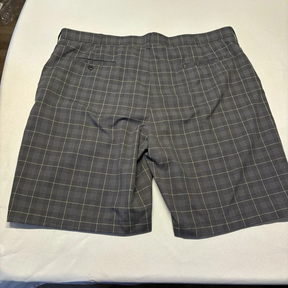 Ben Hogan Mens Size 42‎ Gray Green Plaid Lightweight Golf Performance Shorts